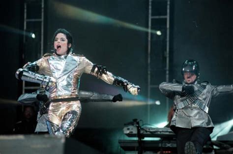M­i­c­h­a­e­l­ ­J­a­c­k­s­o­n­­a­ ­4­ ­ö­d­ü­l­ ­-­ ­Y­a­ş­a­m­ ­H­a­b­e­r­l­e­r­i­